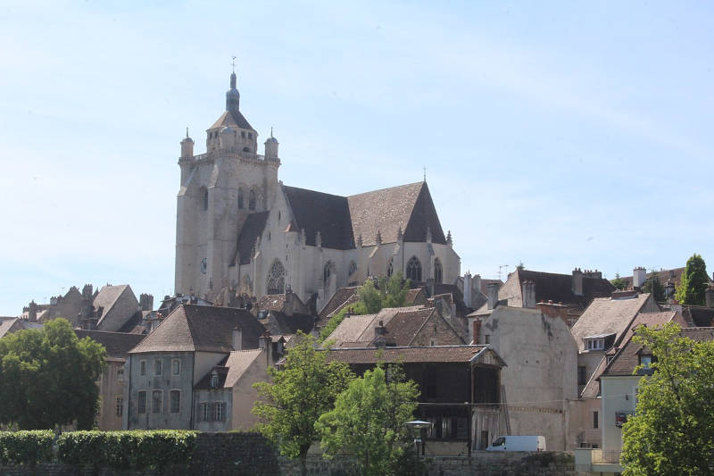 La collégiale de Dole un lieu touristique situé dans le département du Jura incontournable à visiter. CC BY-SA (https://creativecommons.org/licenses/by-sa/4.0) Département du Jura (39) : la Collégiale de Dole.